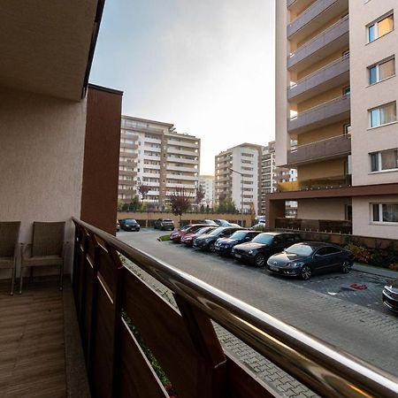 Yan Apartment - Near Mall & Free Private Parking Брашов Екстер'єр фото