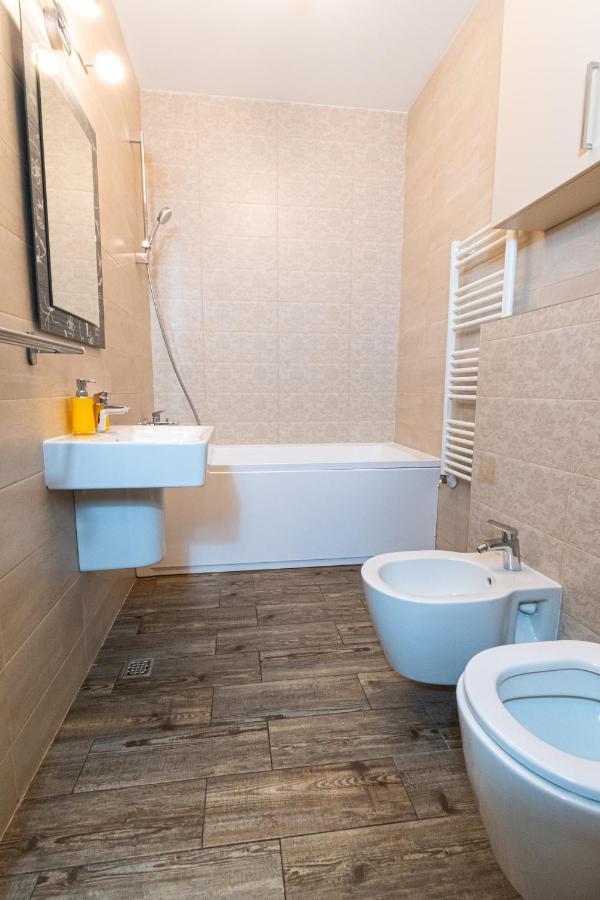 Yan Apartment - Near Mall & Free Private Parking Брашов Екстер'єр фото
