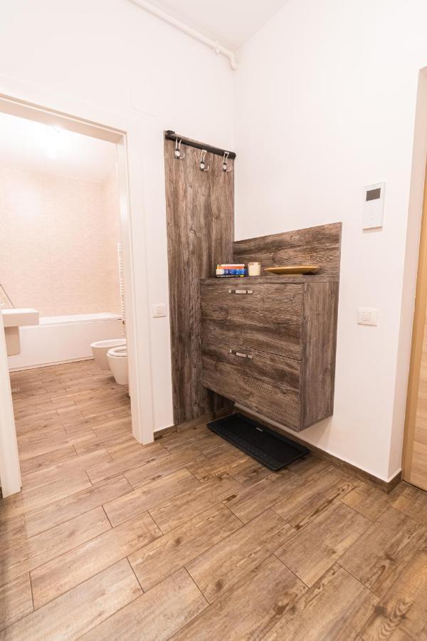 Yan Apartment - Near Mall & Free Private Parking Брашов Екстер'єр фото