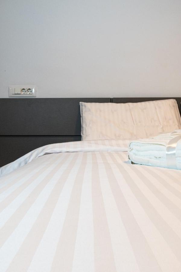 Yan Apartment - Near Mall & Free Private Parking Брашов Екстер'єр фото